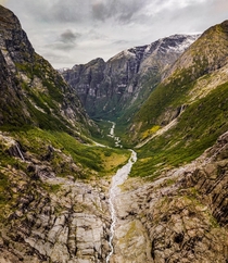 On the one hand a typical valley in the region of Fjord Norway on the other hand one of the most beautiful I have seen on my trip there  - more from the region on insta glacionaut