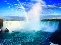 Rainbow leading to the center of Niagara Falls 