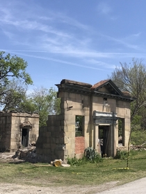 Remains of a bank in Texas