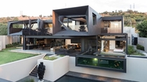 Residence in Johannesburg South Africa by Nico Van Der Meulen Architects 