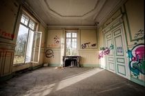 Room in an abandoned belgium chateau 