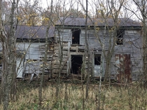 Rough-hewn log house in Kentucky