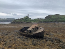 Ruined boat before Caisteal Maol 