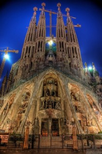 Sagrada Familiar by Antoni Gaudi Barcelona 