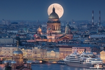 Saint Petersburg Under a Full Moon by a local photographer Ivan Smelov 
