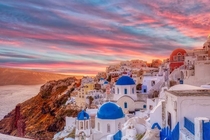 Santorini - a must-visit Greek island to help you travel window shop