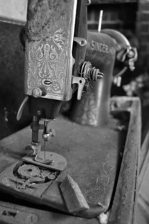 Singer sewing machine in abandoned house NC