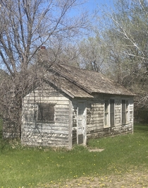 Small abandoned home in Redfield SD