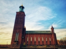 Stockholm City Hall is one of Swedens most iconic buildings The architect Ragnar stberg was inspired by many different styles and this is also evident in the City Hall The styles that are usually mentioned in connection with the City Hall are Renaissance 