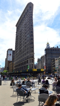 Summer by the Flatiron Building by Frederick Dinkelberg and Frederick Dinkelberg Renaissance Revival style -OC 