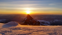 Sunrise on Mt Rainier 