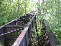 The abandoned railway bridge across the top of the Redridge Steel Dam 