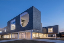 The double-layer brick-and-glass structure of Moody Center for the Arts at Rice University was the brainchild of Los Angelesbased AD architect Michael Maltzan