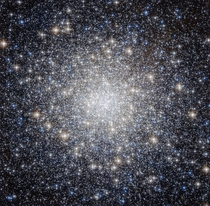 The heart of the M Hercules Globular Cluster a ball of   stars that orbits the core of our Galaxy 