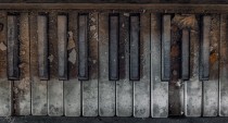 The Lonely Piano 