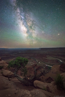 The Milky Way over Dead Horse Point in Utah 