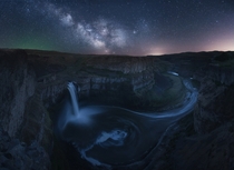 The Milky Way rises over Palouse Falls in Washington Palouse falls drops ft into this deep canyon 