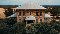 The most wealthy man in texas around  built this amazing house and now it sits being forgotten in the country roads History Videonin comments