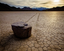 The traveling rocks of Death Valley 