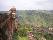 The watchtower and walls of Jaigarh Fort 