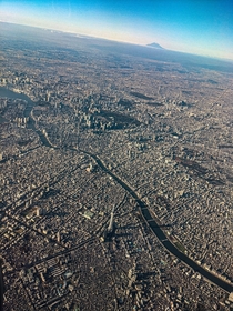 This is what Tokyo the largest city in Earth looks like from a plane