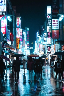 Tokyo Rain Glow 