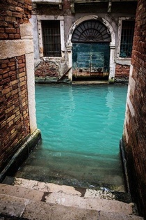 Turquoise Canal Venise Italy 