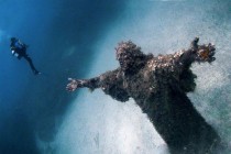 Underwater statue of Jesus Malta 