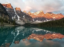 Watching the sunrise here never gets old Moraine Lake Banff National Park Alberta  x