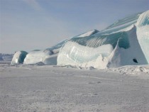 Wave-like ice formations antarctica 