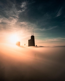 When Chicago gets late-Spring foggy sunsets 