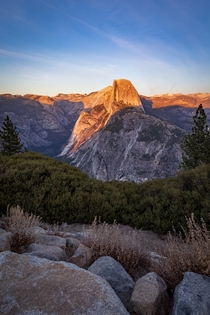 When the sun goes down - Yosemite National Park  IG travlonghorns