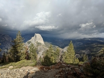 Yosemite Over-viewing Half Dome 