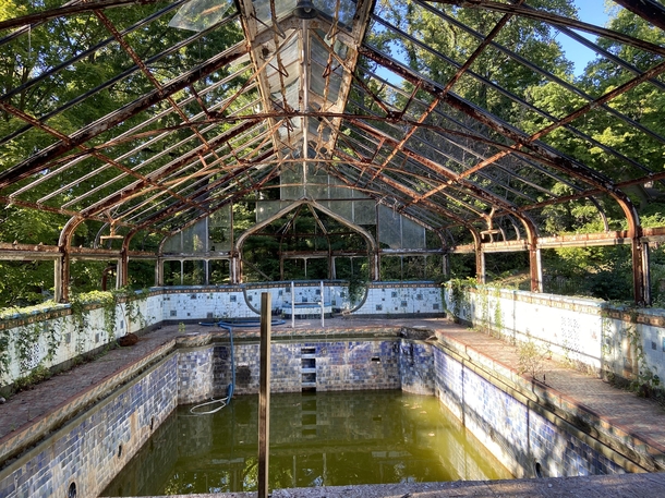  Abandoned mansion swimming pool
