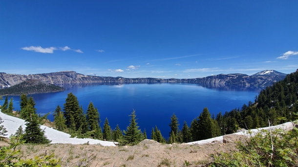  Crater Lake is beautiful