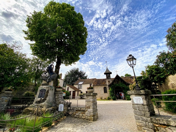  France - Village of Barbizon - Place du Souvenir