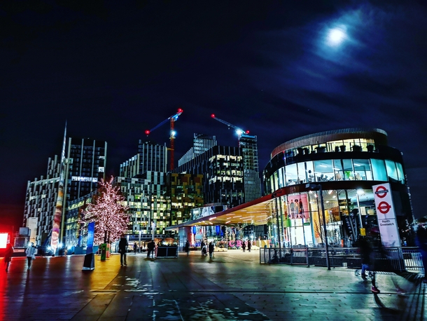  Hey I dont know if this is the right place to put this as Im quite new to reddit so sorry if Ive done this all wrong lol But I went out to eat with my friend in NORTH Greenwich the other night and London look amazing I wanted to share this picture I took