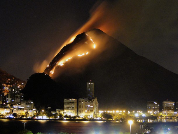  Incndio  Lagoa Ipanema Rio de Janeiro Brazil 