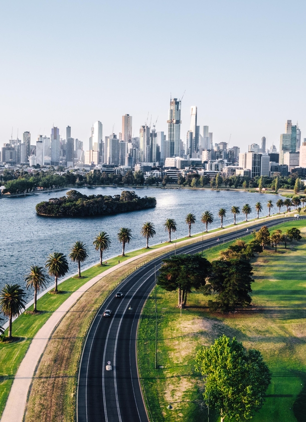  Melbourne skyline and the Grand Prix Circuit racetrack