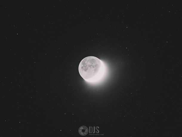  Moon featuring surrounding stars x-post rastrophotography 