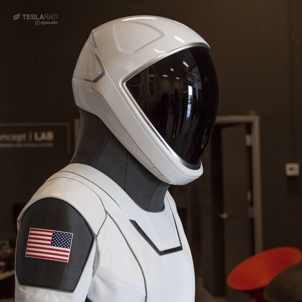 A close look to the SpaceX spacesuits astronauts will use on the Crew Dragon 