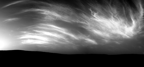 A cloudy day on Mars Noctilucent clouds over Gale Crater as seen by NASAs Curiosity Rover on May th mission Sol 