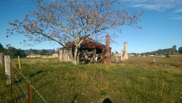 A completely dilapidated house in NSW Australia x