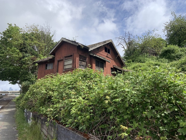 A forgotten house West Seattle OC
