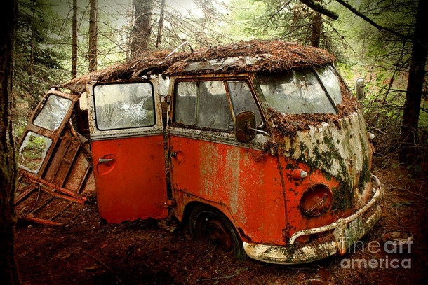 A forgotten -window VW bus Photo by Michael David Sorensen 
