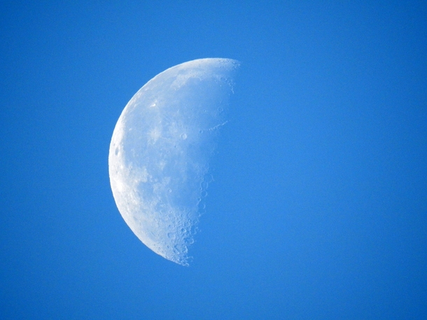 A friend of mine took this photo of the Moon recently He wasnt impressed by it but I was 