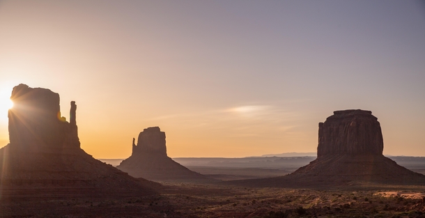 A perfect morning in Monument Valley  OC IGUofAlec