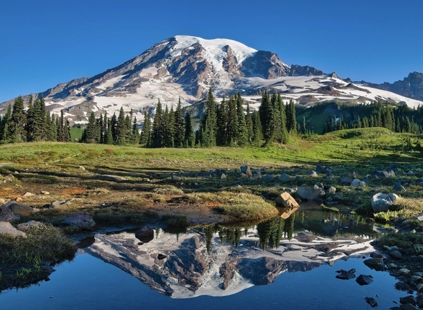A rare perfectly clear day on Mt Rainier 
