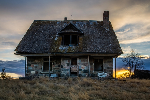 A spooky abandoned house on the prairies OC