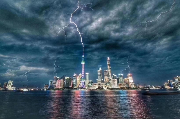 A thunderstorm in Shanghai